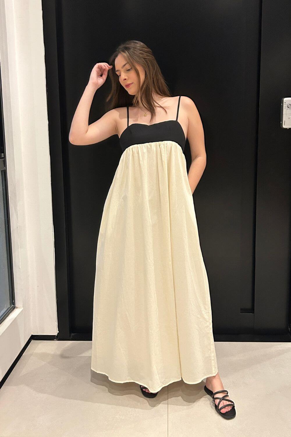 Midi-Kleid aus Leinen-Baumwoll-Mischung, locker geschnitten, schwarz-weiß