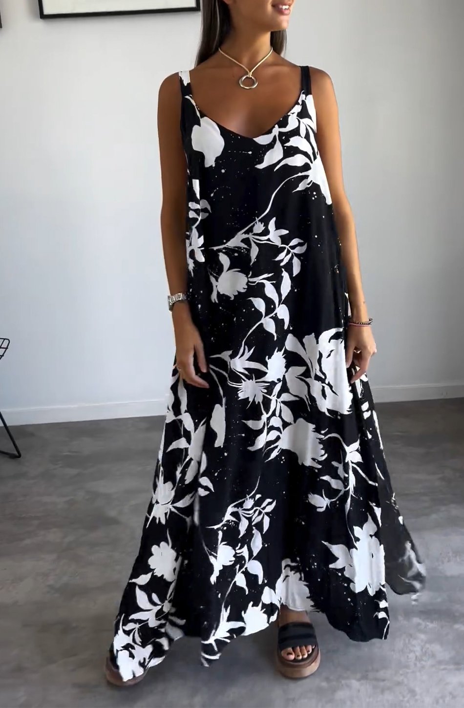 Modisches bedrucktes Damenkleid