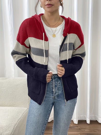 Gesamtansicht des Damen-Cardigans mit Kapuze