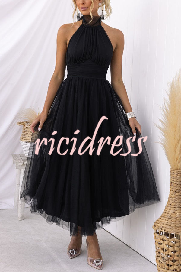 Maxikleid mit Neckholder und gerafften Details aus Tüll