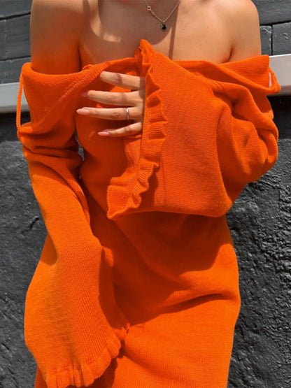Langärmeliges, rückenfreies Strickkleid