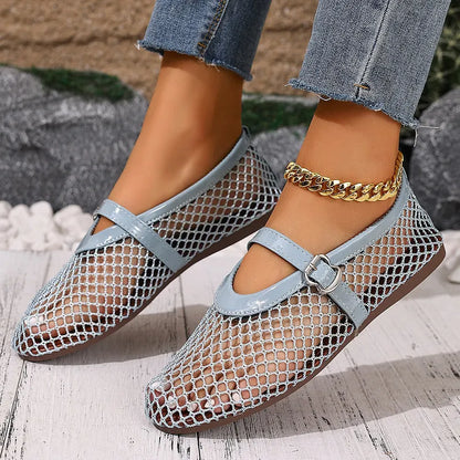 Damen Ballerinas mit Riemenverschluss und flacher Sohle im Detail