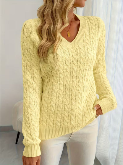 V-Ausschnitt des Damen-Pullovers mit klassischem Strickmuster