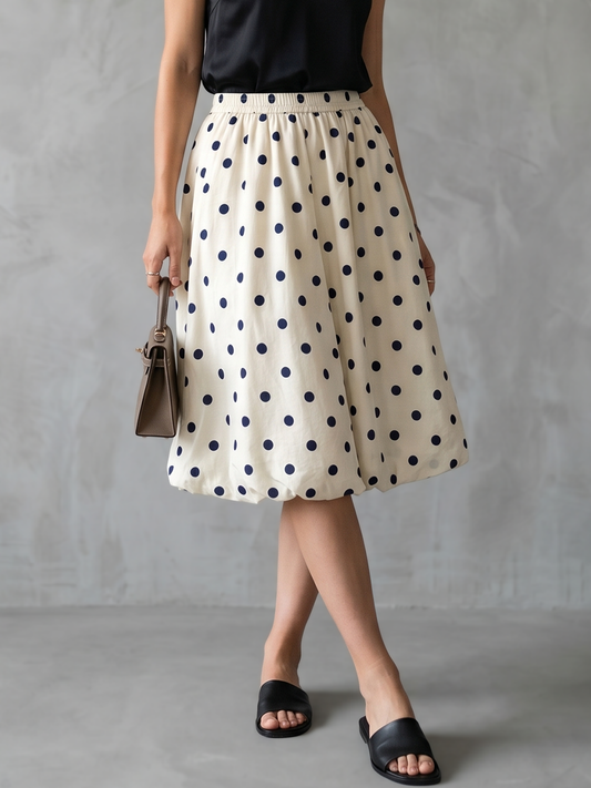 Damen Shorts mit Polka Dot Muster und hoher Taille in Vorderansicht
