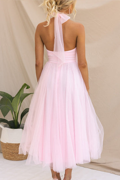 Maxikleid mit Neckholder und gerafften Details aus Tüll