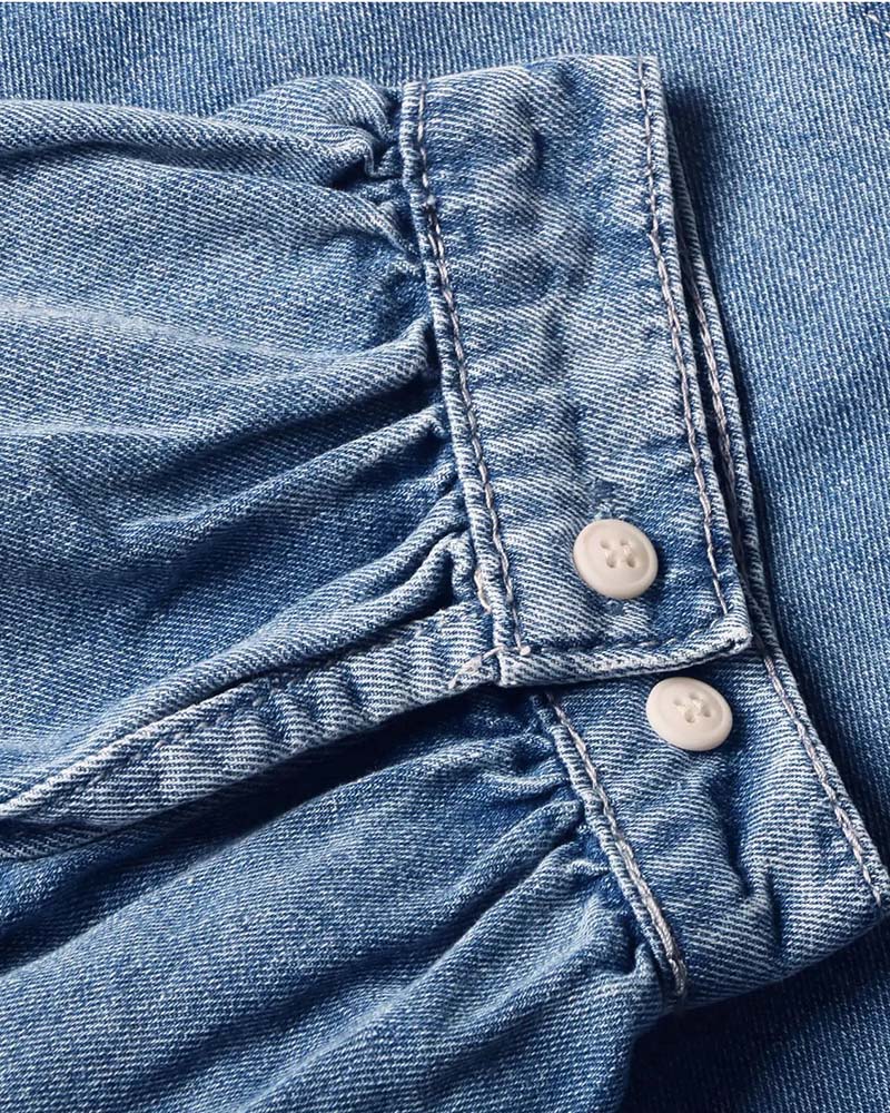 Rückansicht der lockeren Denimbluse für Damen mit langen Ärmeln