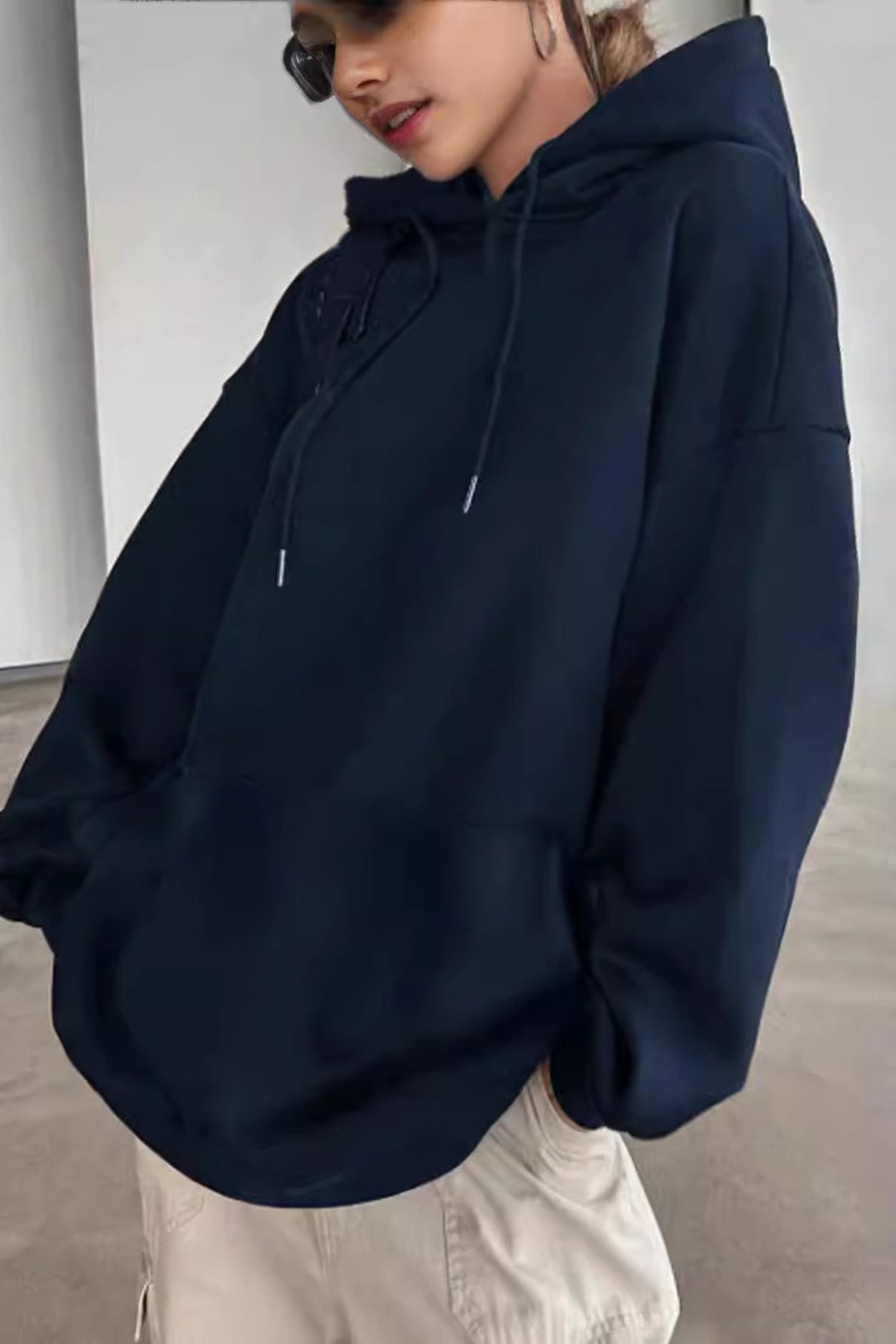 Damen Hoodie mit Sternprint und Rippdetail in Rückansicht