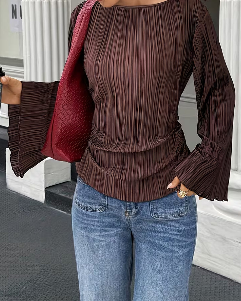 Damenbluse aus Baumwollmix kombiniert mit einer eleganten Hose