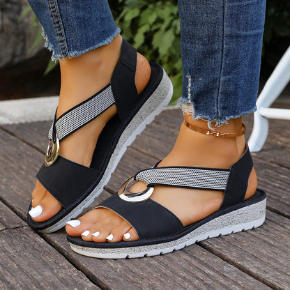 Seitliche Ansicht der Damen-Sandalen in Lederoptik