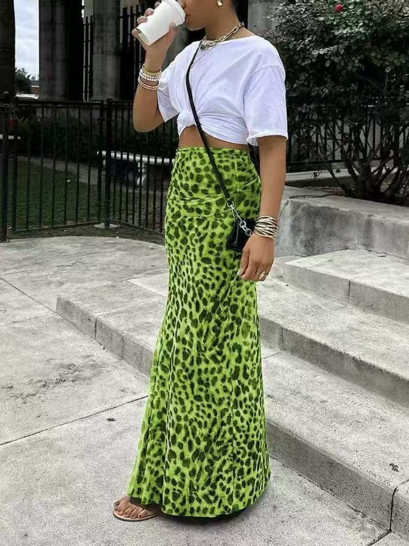 Langer Damenrock mit auffälligem Animal-Print