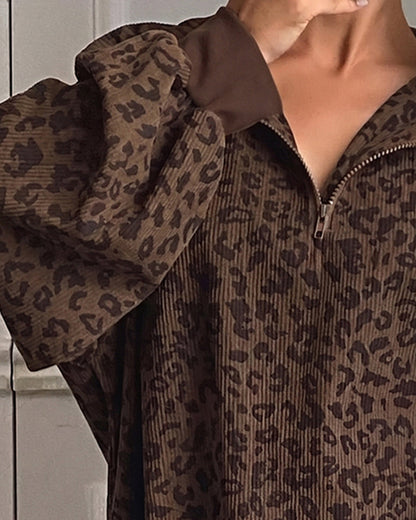 Damen-Sweatshirt mit langen Ärmeln und Leopardenmuster, Seitenansicht