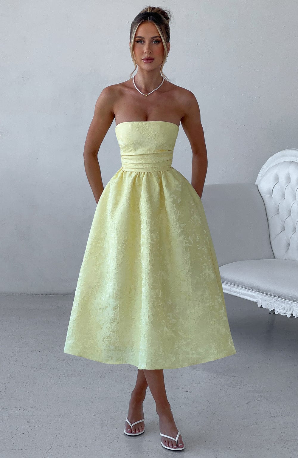 Florales Jacquard trägerloses Midikleid in Zitronengelb