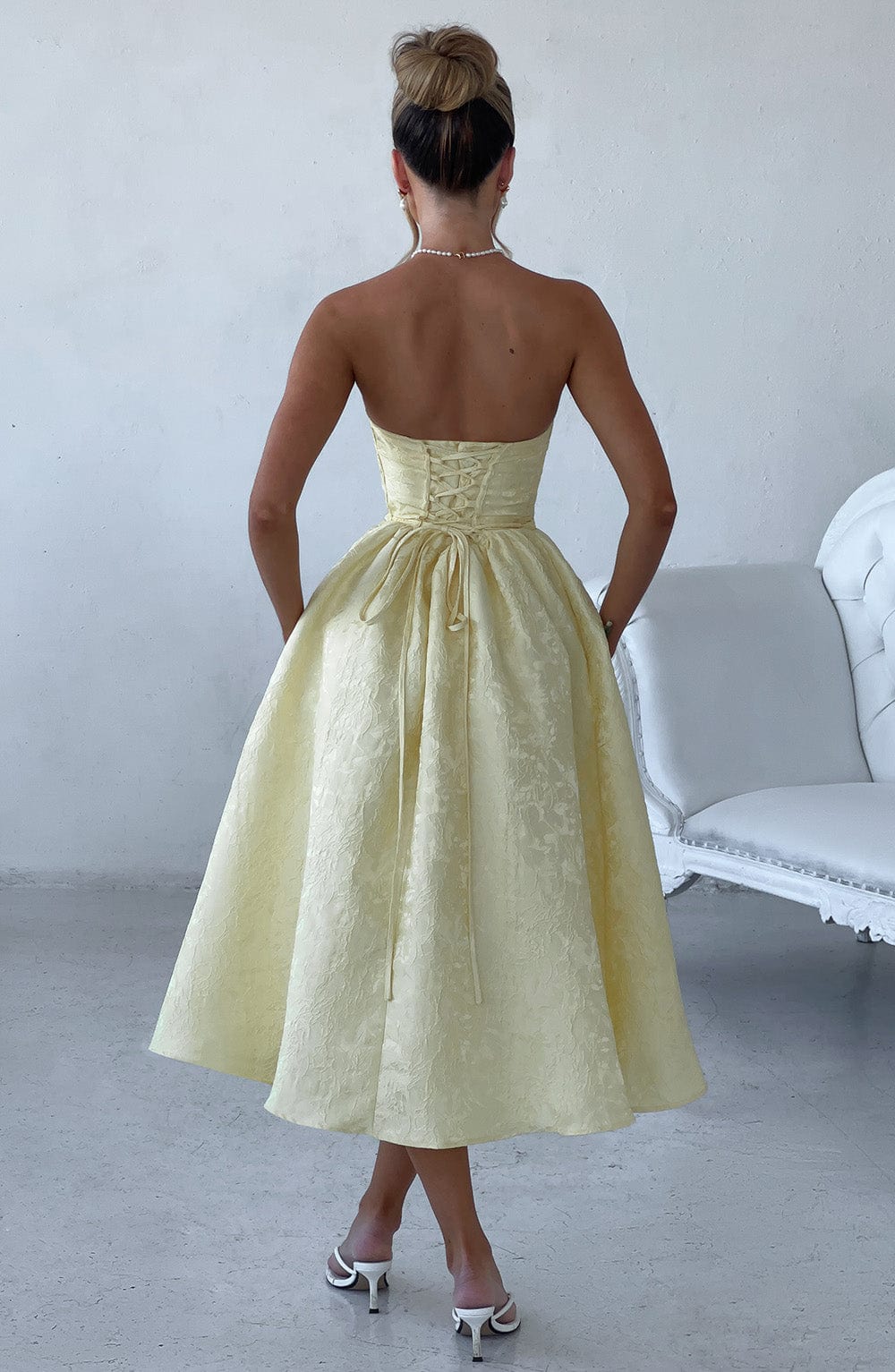 Florales Jacquard trägerloses Midikleid in Zitronengelb