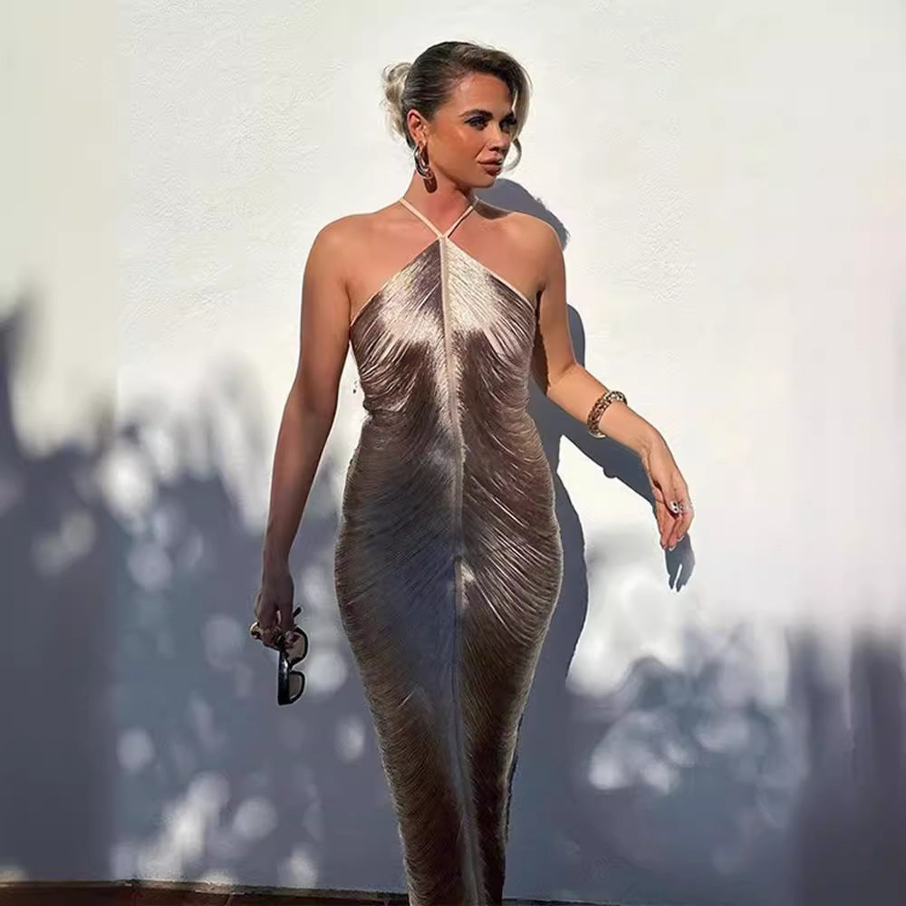 Elegantes langes Damenkleid mit raffiniertem Schlitz und Kragen