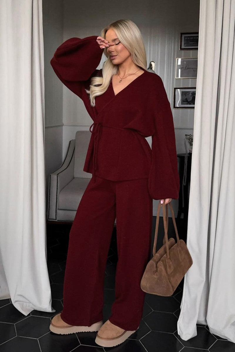 Damen-Strickset mit Oberteil mit V-Ausschnitt und Hose mit weitem Bein