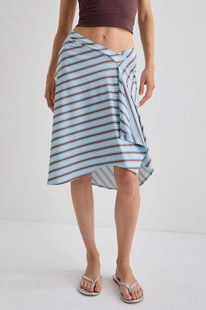 Damen-Midirock mit auffälligem Muster und unregelmässigem Saum