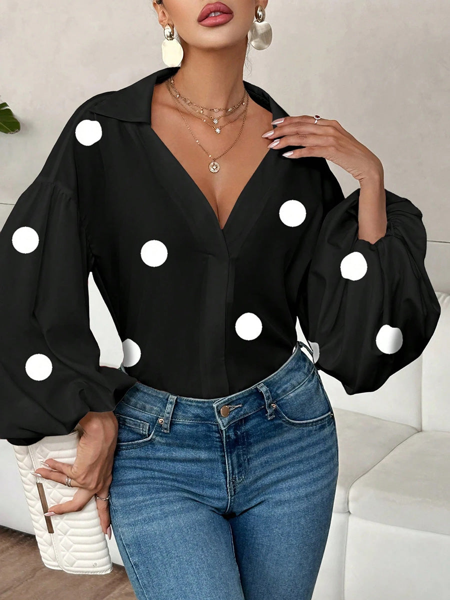Damenbluse elegant kombiniert mit lockerem Schnitt und Langarm