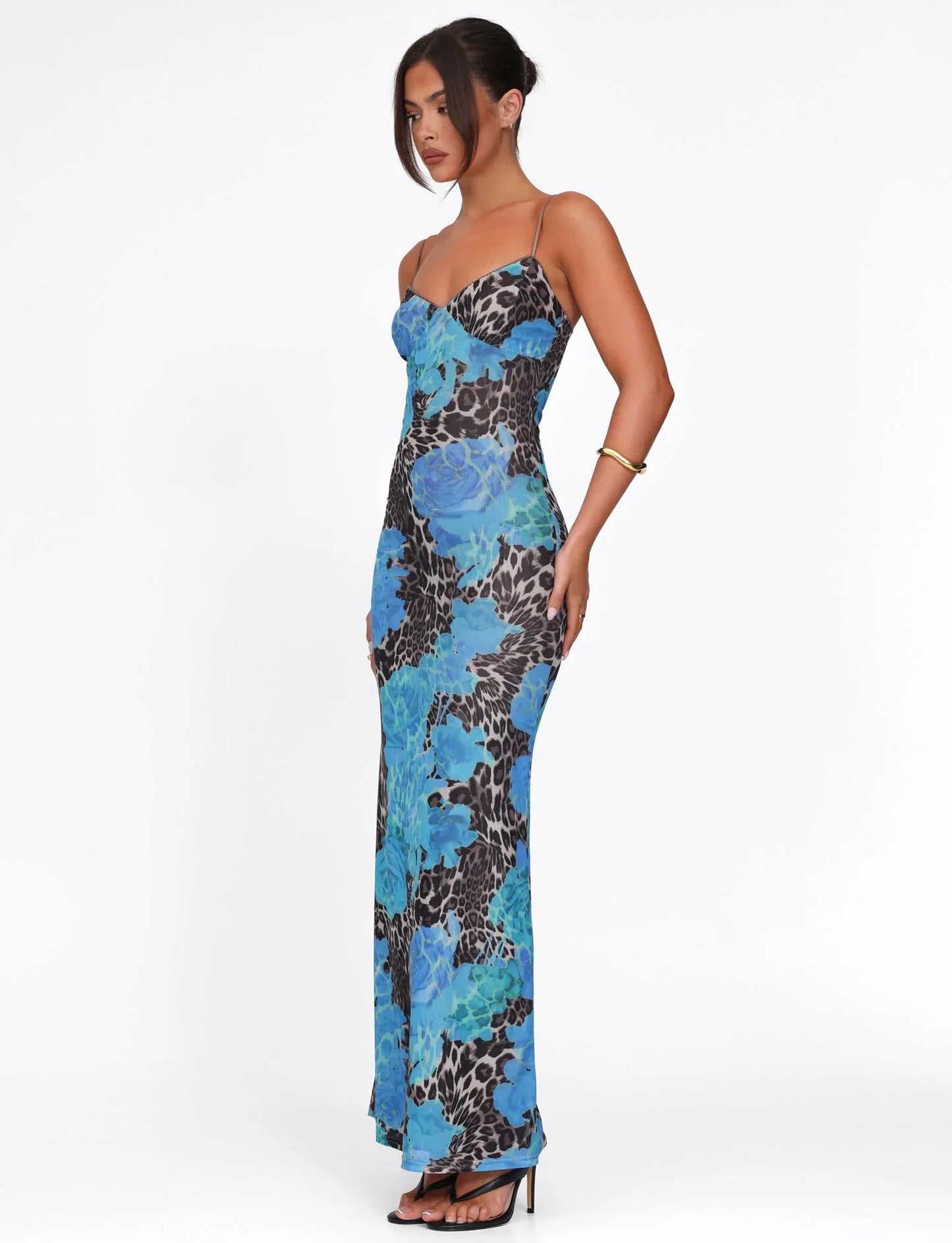 Eng anliegendes Maxi-Kleid mit blauem Leopardenmuster
