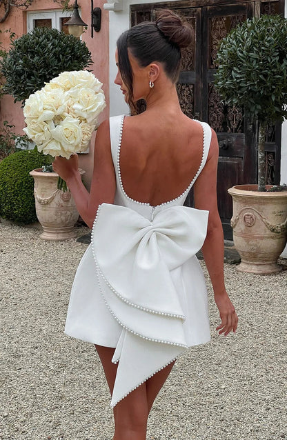 Cocktailkleid für Damen mit Schleifenrücken