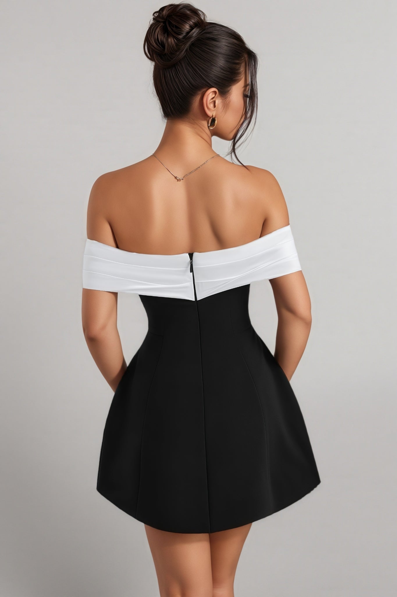 Della ärmelloses Minikleid mit Rüschenverzierung