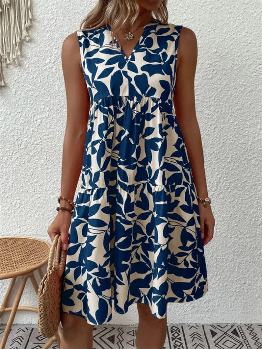 Ausgestelltes Damenkleid mit floralem Muster für den Sommer