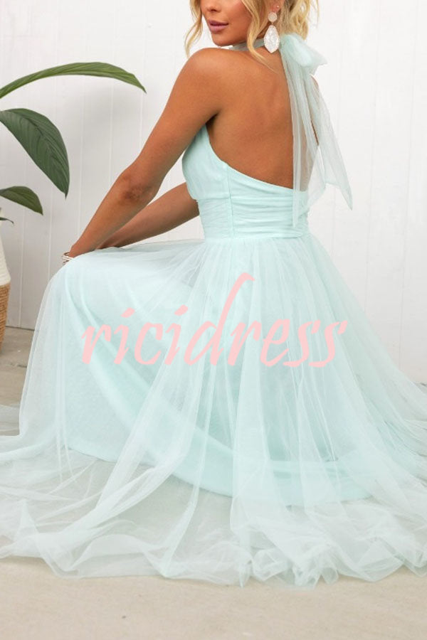 Maxikleid mit Neckholder und gerafften Details aus Tüll