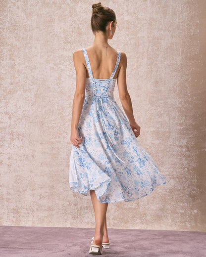 Blaues Midikleid mit Blumendruck, Raffung und quadratischem Ausschnitt