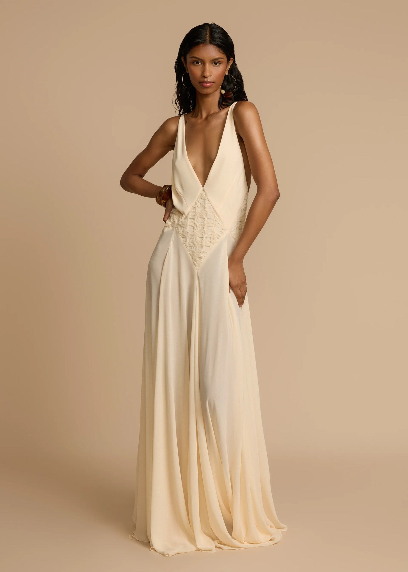 Weißes Maxikleid mit tiefem V-Ausschnitt und Spitze, luftig, für den Urlaub, Cami-Kleid