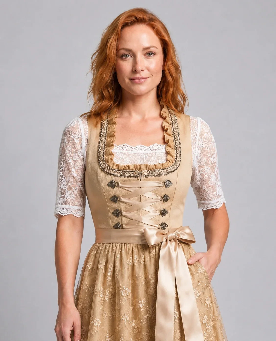 Vorderansicht des knielangen Damen-Dirndls