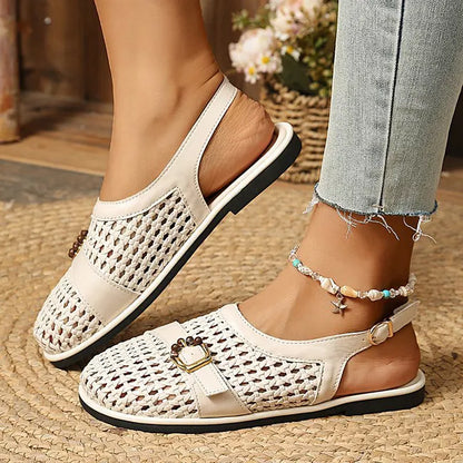 Damen Sandalen flach und atmungsaktiv, Ansicht von schräg vorne