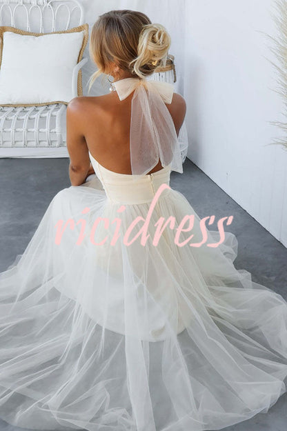 Maxikleid mit Neckholder und gerafften Details aus Tüll