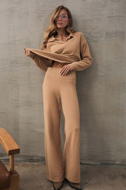 Damen-Kunstfell-Set mit Pullover und Hose in der Detailansicht
