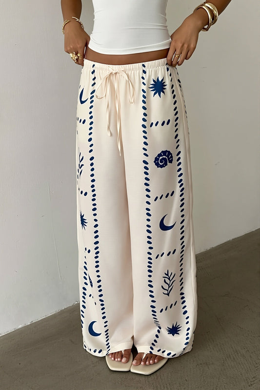Damen weite Hose mit Print und Tunnelzug in Vorderansicht