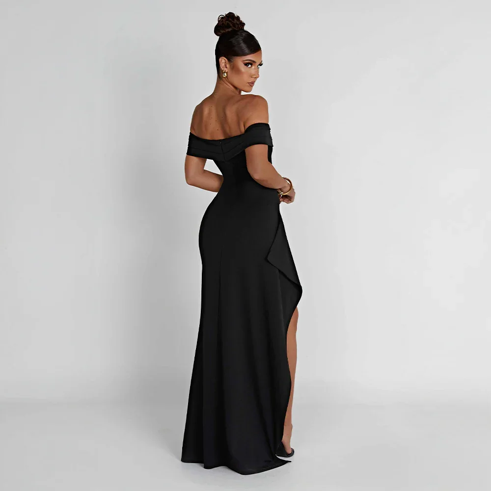 Maxikleid mit schulterfreiem Schnitt und Schlitz