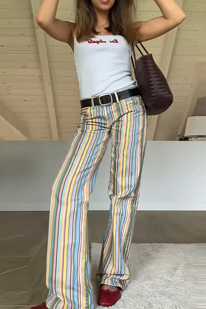 Damenjeans mit geradem Bein und Rainbow-Streifen an den Seiten, Detailansicht