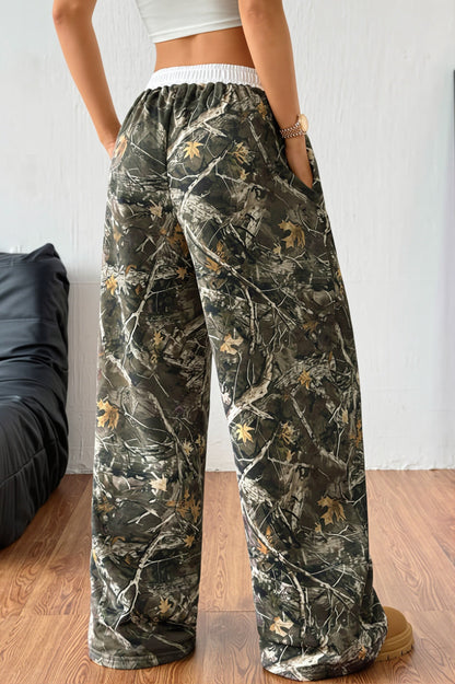 Modische Damenhose mit Print und weitem Schnitt
