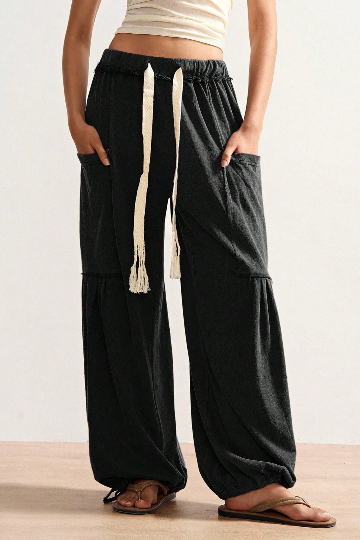 Damen Wide Leg Hose in Uni mit Bindeband an der Taille, Vorderansicht