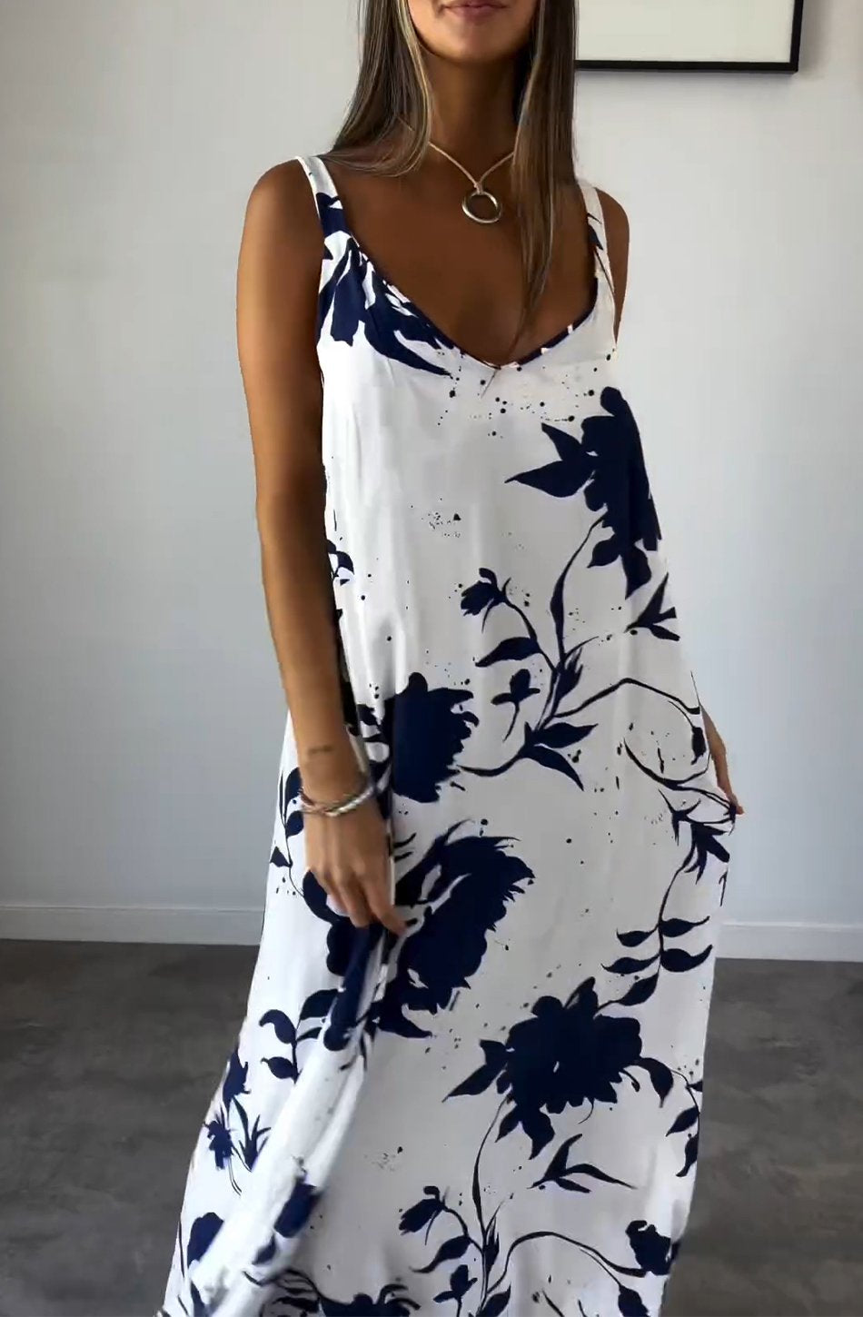 Modisches bedrucktes Damenkleid