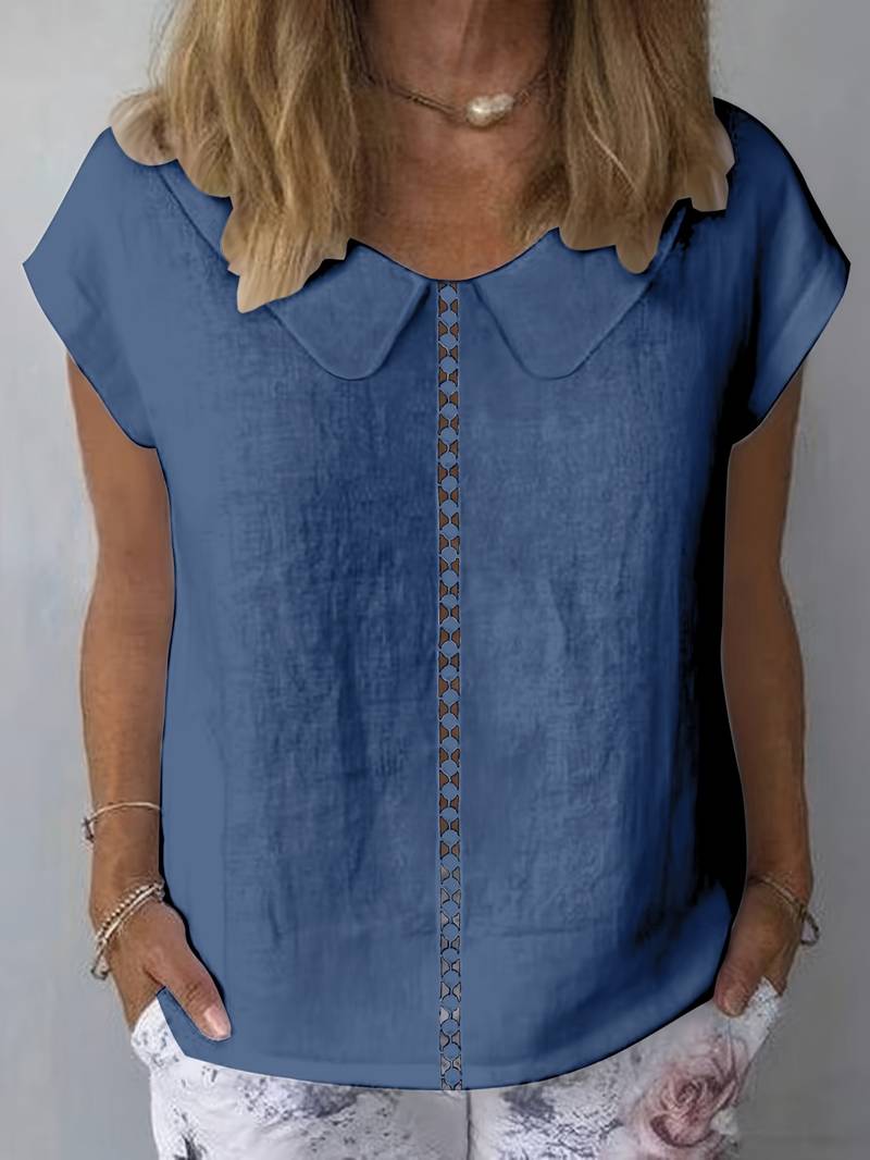 Damen Kurzarm Pullover mit Spitzenbesatz am Kragen in Nahaufnahme