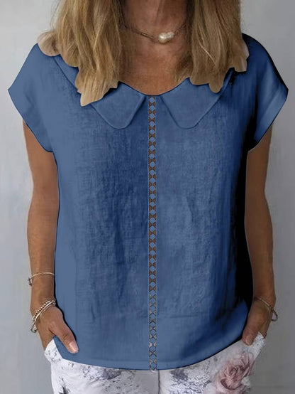 Damen Kurzarm Pullover mit Spitzenbesatz am Kragen in Nahaufnahme