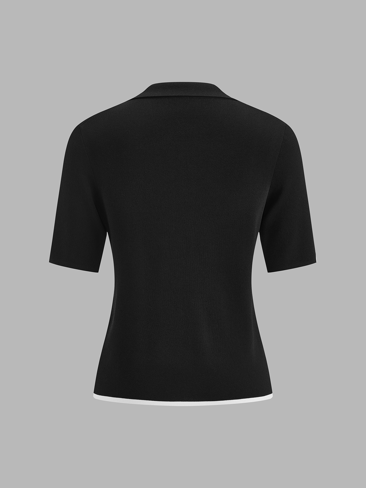 Detailansicht vom Kragen und Kontrastbesatz am Damen Stricktop