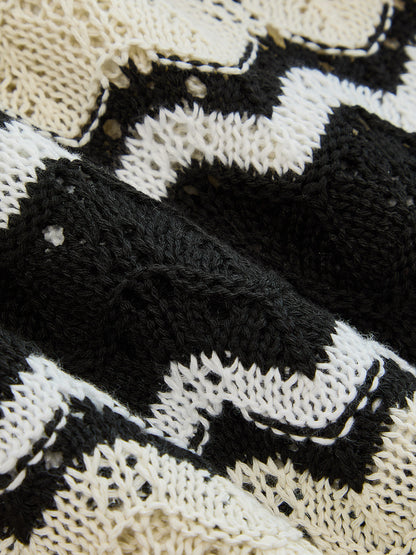 Nahaufnahme des weichen Strickmaterials mit Wellenmuster