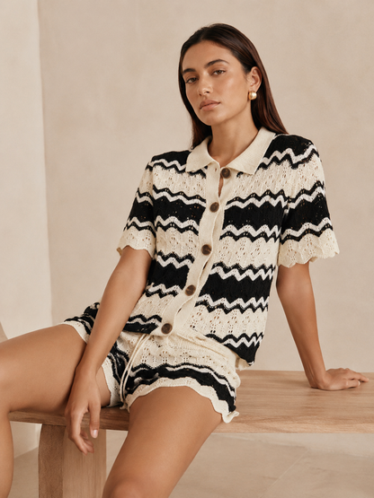 Damen-Strickset mit Wellenmuster aus Cardigan mit Knopfleiste und Shorts