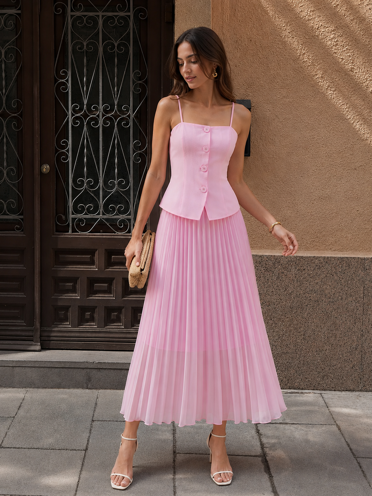 Damen Rock-Set mit Camisole Top und langem Faltenrock in frontaler Ansicht