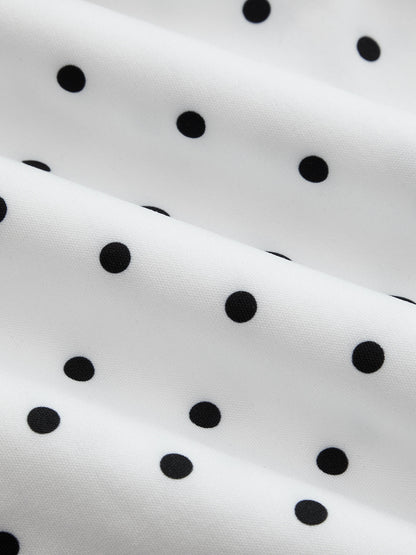 Detailansicht vom Tupfenprint auf dem Damen-Maxikleid