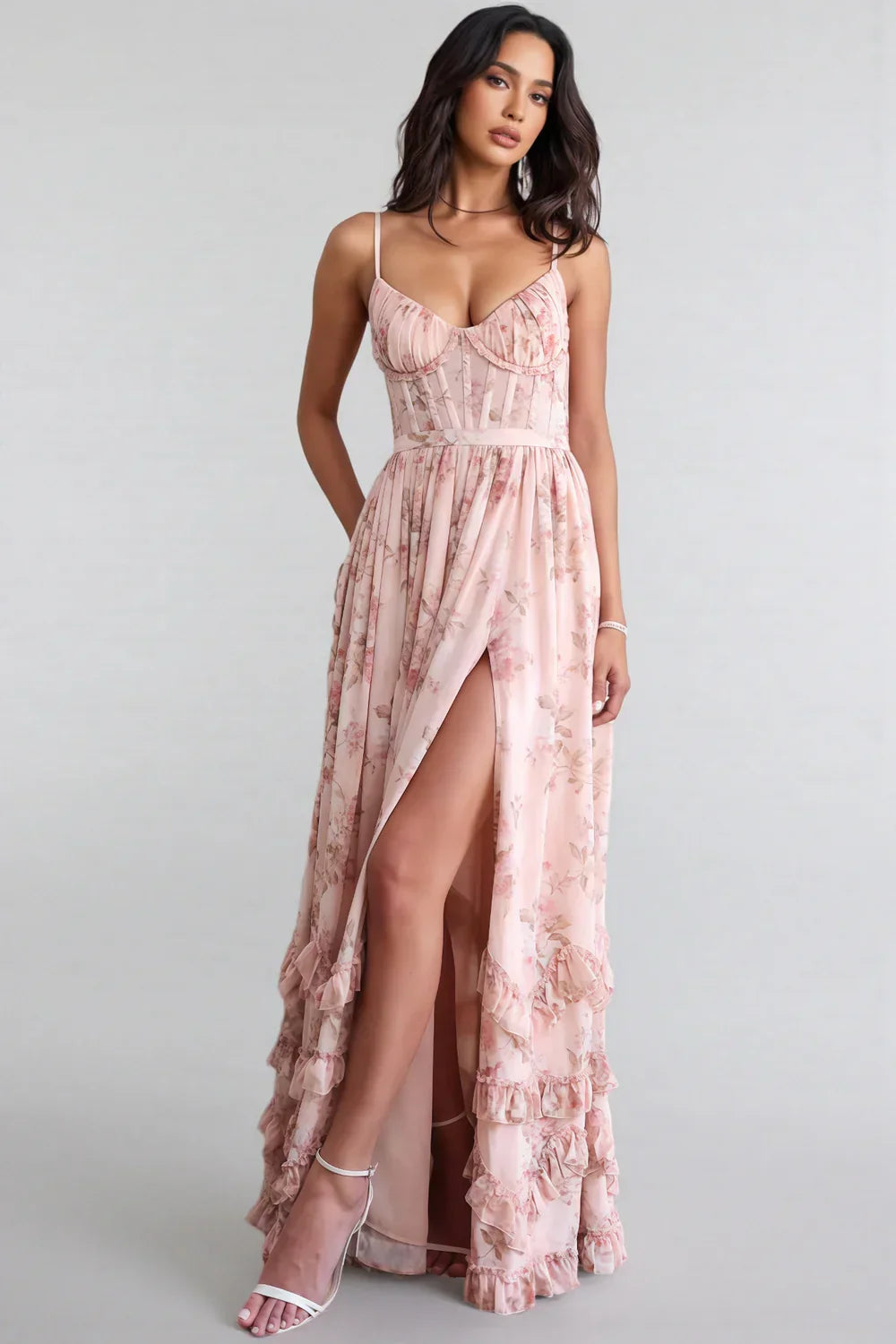 Damenkleid in Maxilänge mit femininem Volantsaum in Rückenansicht