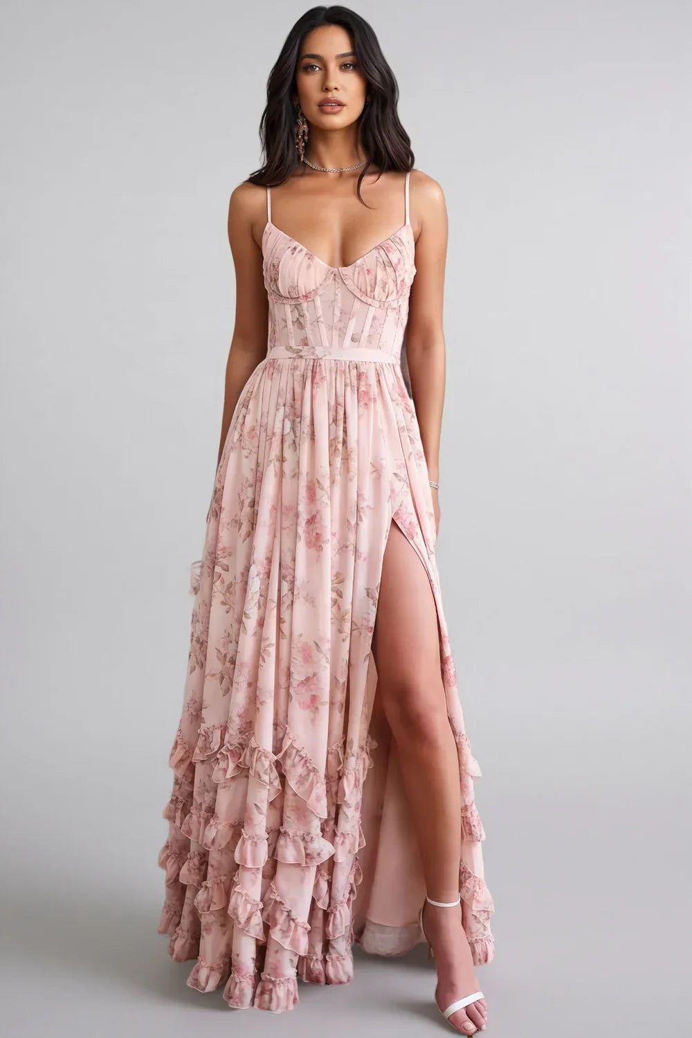 Elegantes Damen-Maxikleid mit Spaghettiträgern vollständig abgebildet