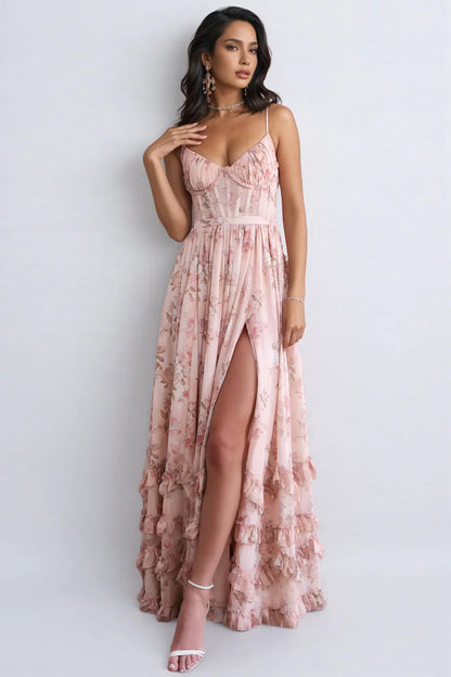 Langes Damenkleid mit luftigem Fall und Volantsaum seitlich gezeigt