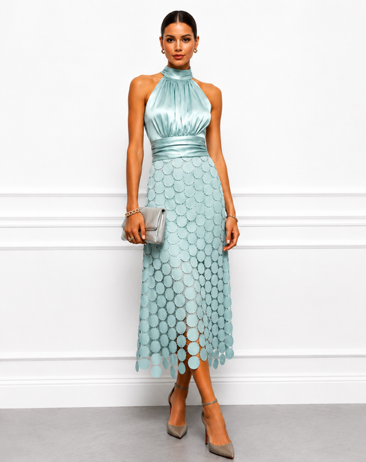 Damen Midikleid mit Halterneck und Satin-Optik in Vorderansicht