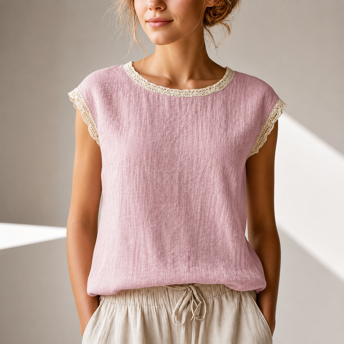 Damenbluse mit fliessender Passform und femininem Design